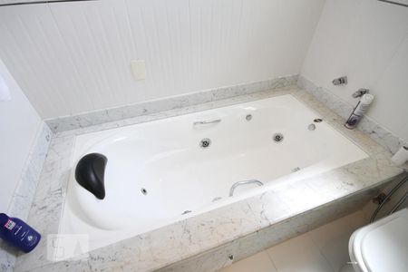 Casa à venda com 380m², 2 quartos e 4 vagasSuíte 1