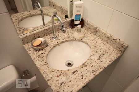 Casa à venda com 380m², 2 quartos e 4 vagasBanheiro de serviço