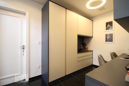 Casa à venda com 380m², 2 quartos e 4 vagasEscritório