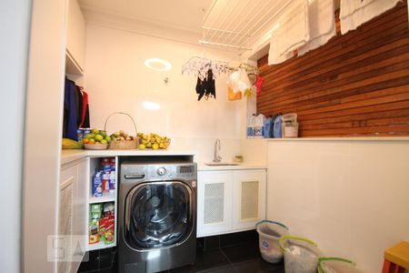 Casa à venda com 380m², 2 quartos e 4 vagasÁrea de serviço