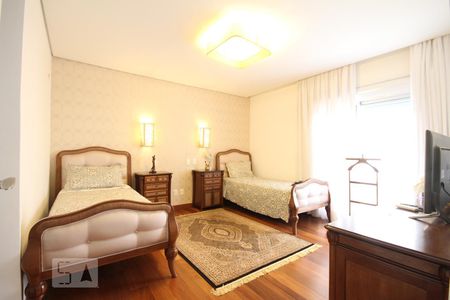 Casa à venda com 380m², 2 quartos e 4 vagasSuíte 1