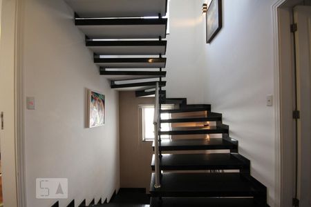 Casa à venda com 380m², 2 quartos e 4 vagasEscada