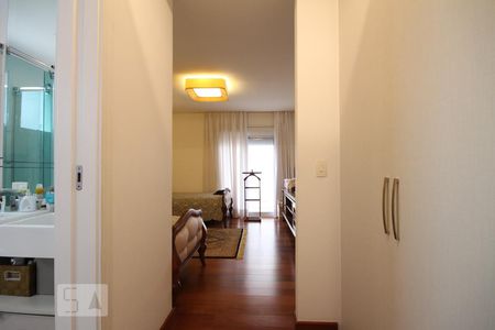 Casa à venda com 380m², 2 quartos e 4 vagasSuíte 1