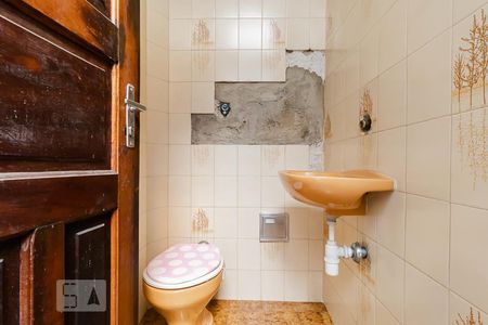 Casa à venda com 198m², 3 quartos e 2 vagas Casa à venda com 198m², 3 quartos e 2 vagasBanheiro de Serviço