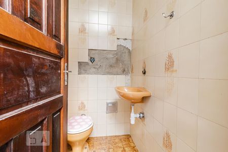 Casa à venda com 198m², 3 quartos e 2 vagas Casa à venda com 198m², 3 quartos e 2 vagasBanheiro de Serviço