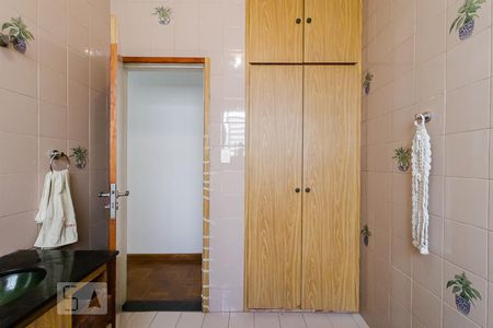 Casa à venda com 198m², 3 quartos e 2 vagas Casa à venda com 198m², 3 quartos e 2 vagasBanheiro