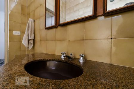 Casa à venda com 198m², 3 quartos e 2 vagas Casa à venda com 198m², 3 quartos e 2 vagasBanheiro da Suíte