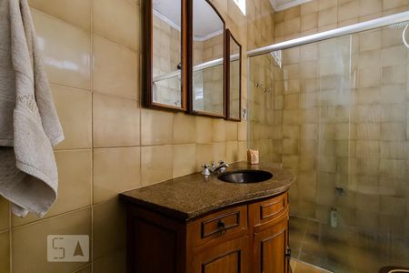 Casa à venda com 198m², 3 quartos e 2 vagas Casa à venda com 198m², 3 quartos e 2 vagasBanheiro da Suíte