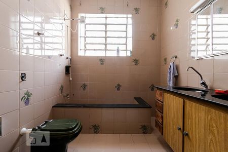 Casa à venda com 198m², 3 quartos e 2 vagas Casa à venda com 198m², 3 quartos e 2 vagasBanheiro