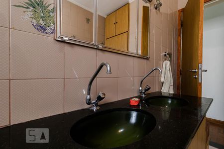 Casa à venda com 198m², 3 quartos e 2 vagas Casa à venda com 198m², 3 quartos e 2 vagasBanheiro