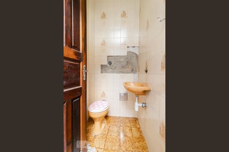 Casa à venda com 198m², 3 quartos e 2 vagas Casa à venda com 198m², 3 quartos e 2 vagasBanheiro de Serviço