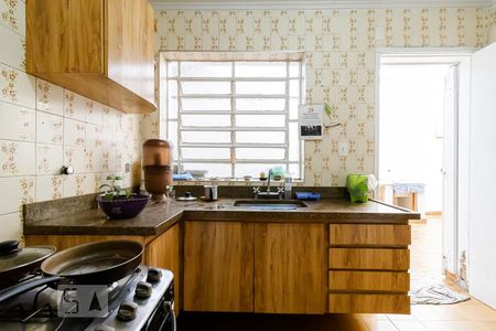 Casa à venda com 198m², 3 quartos e 2 vagas Casa à venda com 198m², 3 quartos e 2 vagasCozinha