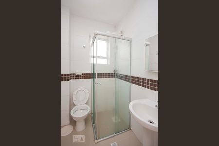 Banheiro  de kitnet/studio para alugar com 1 quarto, 28m² em Floresta, Porto Alegre