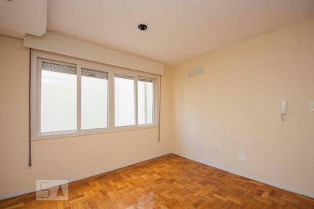 Sala / Quarto  de kitnet/studio para alugar com 1 quarto, 28m² em Floresta, Porto Alegre