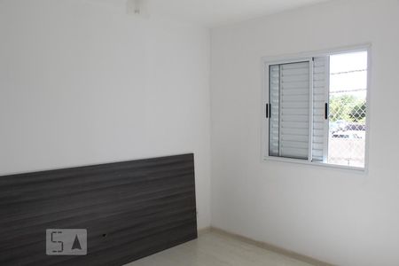 Quarto 2 de apartamento para alugar com 2 quartos, 58m² em Jardim Tupanci, Barueri