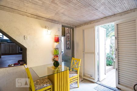 Casa para alugar com 270m², 5 quartos e 2 vagas Casa para alugar com 270m², 5 quartos e 2 vagasSala