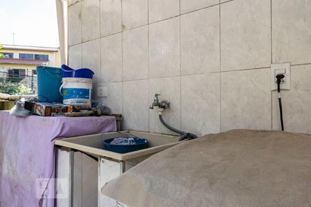 Casa à venda com 400m², 3 quartos e 4 vagasFundos - Área de serviço