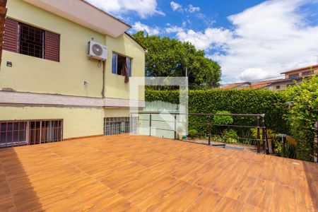 Casa à venda com 400m², 3 quartos e 4 vagas Casa à venda com 400m², 3 quartos e 4 vagasDeck da Piscina