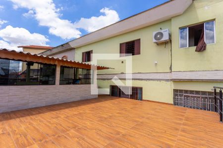 Casa à venda com 400m², 3 quartos e 4 vagas Casa à venda com 400m², 3 quartos e 4 vagasDeck da Piscina