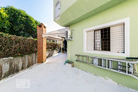 Casa à venda com 400m², 3 quartos e 4 vagasFundos - Área de serviço