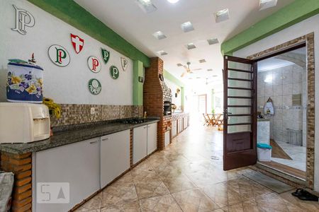 Casa à venda com 400m², 3 quartos e 4 vagasFundos - Espaço gourmet com churrasqueira