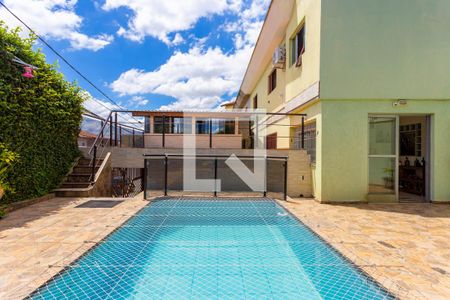 Casa à venda com 400m², 3 quartos e 4 vagas Casa à venda com 400m², 3 quartos e 4 vagasPiscina