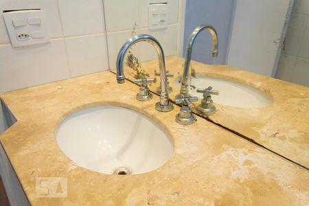 Apartamento à venda com 72m², 3 quartos e 2 vagasBanheiro da Suíte