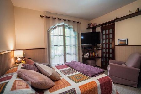 Casa à venda com 300m², 4 quartos e 5 vagas Casa à venda com 300m², 4 quartos e 5 vagasSuíte Master