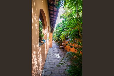 Casa à venda com 300m², 4 quartos e 5 vagas Casa à venda com 300m², 4 quartos e 5 vagasÁrea Externa
