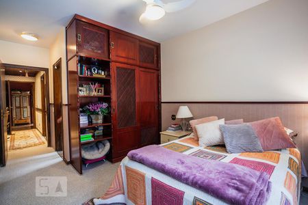 Casa à venda com 300m², 4 quartos e 5 vagas Casa à venda com 300m², 4 quartos e 5 vagasSuíte Master