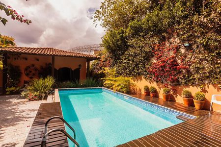 Casa à venda com 300m², 4 quartos e 5 vagas Casa à venda com 300m², 4 quartos e 5 vagasÁrea Externa