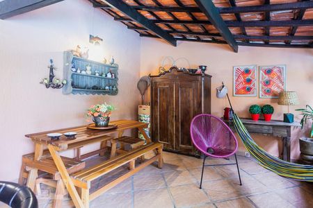 Casa à venda com 300m², 4 quartos e 5 vagas Casa à venda com 300m², 4 quartos e 5 vagasÁrea Externa