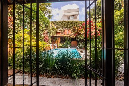 Casa à venda com 300m², 4 quartos e 5 vagas Casa à venda com 300m², 4 quartos e 5 vagasVista suíte master