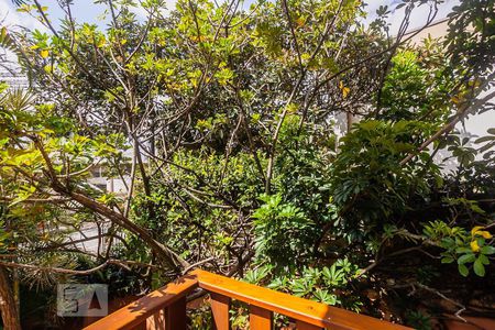 Casa à venda com 300m², 4 quartos e 5 vagas Casa à venda com 300m², 4 quartos e 5 vagasVista da varanda