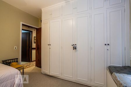 Casa à venda com 300m², 4 quartos e 5 vagas Casa à venda com 300m², 4 quartos e 5 vagasQuarto 1