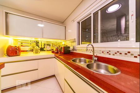 Apartamento à venda com 220m², 3 quartos e 2 vagas Apartamento à venda com 220m², 3 quartos e 2 vagasCozinha