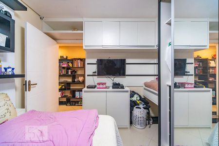 Apartamento à venda com 220m², 3 quartos e 2 vagas Apartamento à venda com 220m², 3 quartos e 2 vagasQuarto 2
