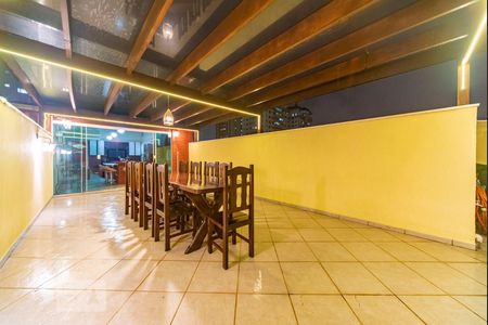 Apartamento à venda com 220m², 3 quartos e 2 vagas Apartamento à venda com 220m², 3 quartos e 2 vagasCobertura