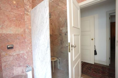 Apartamento à venda com 360m², 4 quartos e 2 vagasBanheiro 1