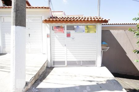 Casa à venda com 78m², 2 quartos e 2 vagas Casa à venda com 78m², 2 quartos e 2 vagasFachada
