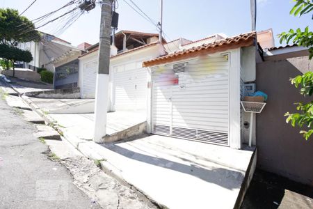 Casa à venda com 78m², 2 quartos e 2 vagas Casa à venda com 78m², 2 quartos e 2 vagasFachada