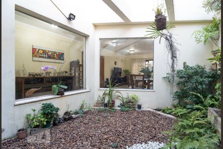 Casa à venda com 230m², 3 quartos e 3 vagas Casa à venda com 230m², 3 quartos e 3 vagasJardim de Inverno