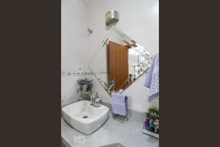 Casa à venda com 230m², 3 quartos e 3 vagas Casa à venda com 230m², 3 quartos e 3 vagasLavabo