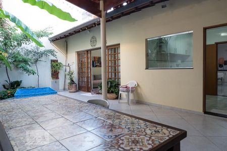 Casa à venda com 230m², 3 quartos e 3 vagas Casa à venda com 230m², 3 quartos e 3 vagasChurrasqueira