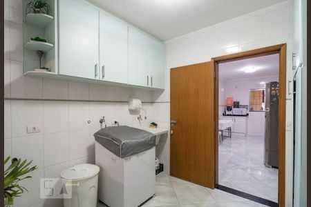 Casa à venda com 230m², 3 quartos e 3 vagas Casa à venda com 230m², 3 quartos e 3 vagasLavanderia