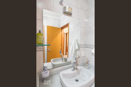 Casa à venda com 230m², 3 quartos e 3 vagas Casa à venda com 230m², 3 quartos e 3 vagasBanheiro Social