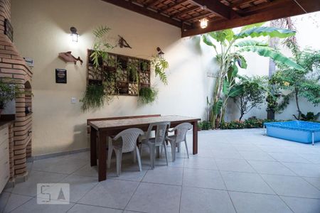 Casa à venda com 230m², 3 quartos e 3 vagas Casa à venda com 230m², 3 quartos e 3 vagasChurrasqueira