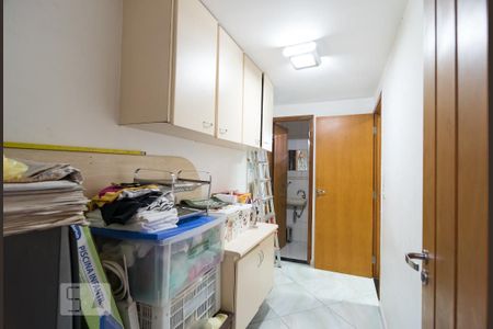 Casa à venda com 230m², 3 quartos e 3 vagas Casa à venda com 230m², 3 quartos e 3 vagasLavanderia