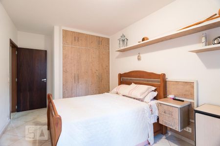 Casa à venda com 230m², 3 quartos e 3 vagas Casa à venda com 230m², 3 quartos e 3 vagasQuarto 2