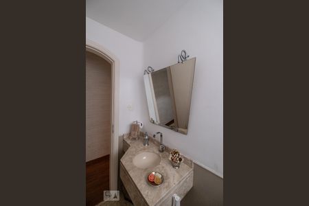 Casa à venda com 210m², 3 quartos e 2 vagasLavabo